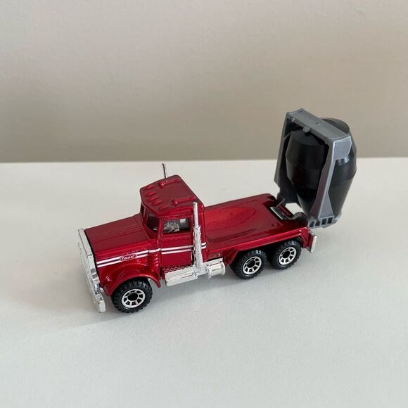 Vintage Matchbox 1981 Peterbilt Cement Truck Metallic Red Vintage Diecast 1:2 - Picture 4 of 9